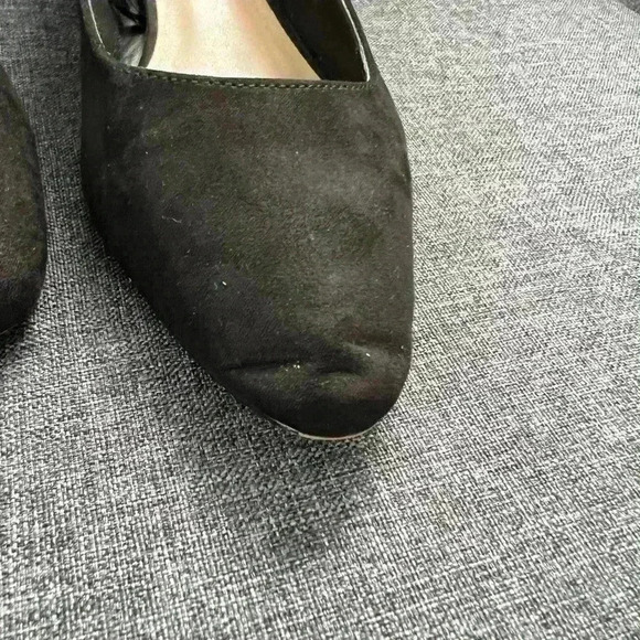 Ann Taylor Pointed Toe Suede Heel pumps - Picture 3 of 3